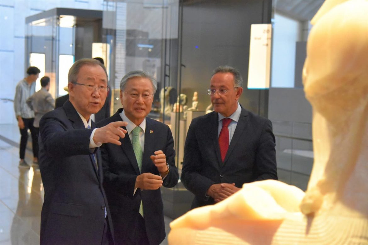 الأمين العام الأسبق لمنظمة الأمم المتحدة يزور المتحف المصري الكبير