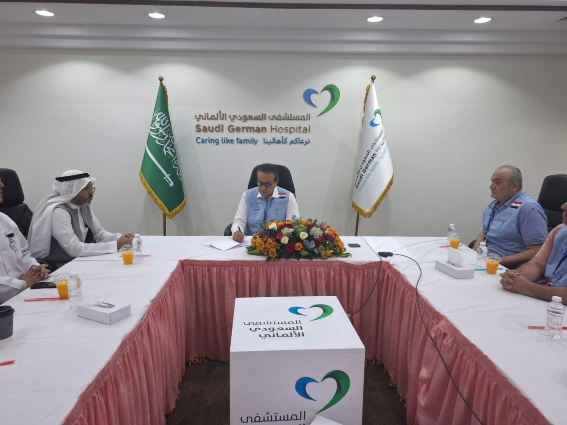 وزير الصحة يتفقد الحالة الصحية للحجاج المصريين في مستشفيات المدينة المنورة وعيادات بعثة الحج الطبية
