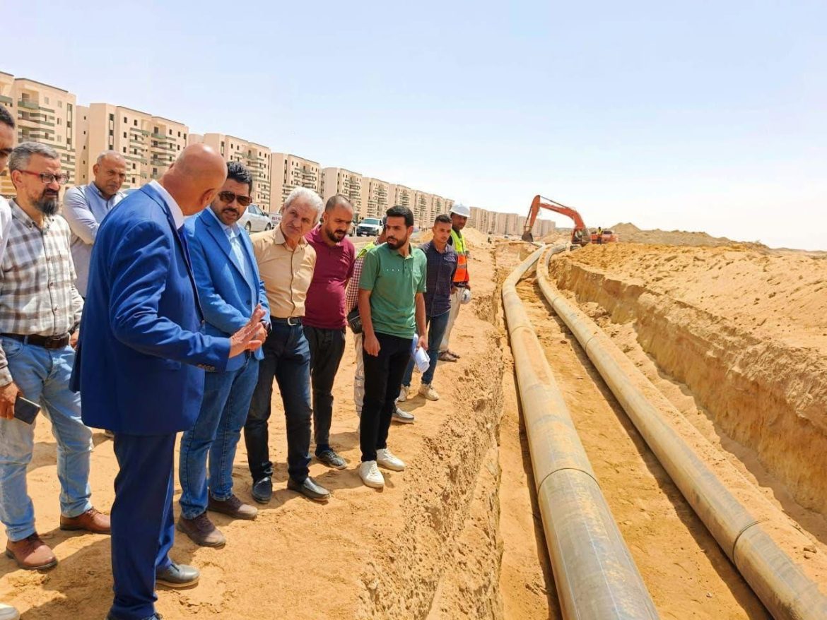 وزير الإسكان يتابع مشروعات المرافق الجاري تنفيذها بالعبور الجديدة