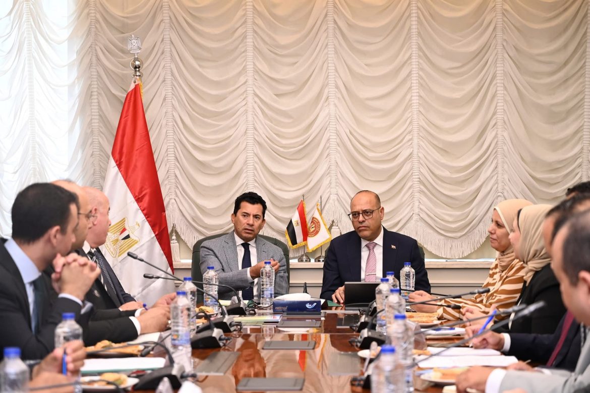 وزير العمل ووزير الشباب يبحثان التعاون في مجالات التوظيف والتدريب المهني