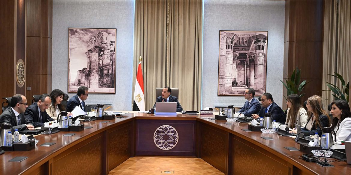 رئيس الوزراء يناقش الخطة الاستثمارية لقطاع الصحة خلال السنوات العشر المقبلة