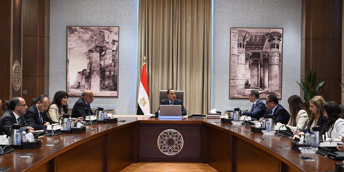 رئيس الوزراء يستعرض الفرص الاستثمارية في قطاع الكهرباء والطاقة خلال السنوات العشر القادمة