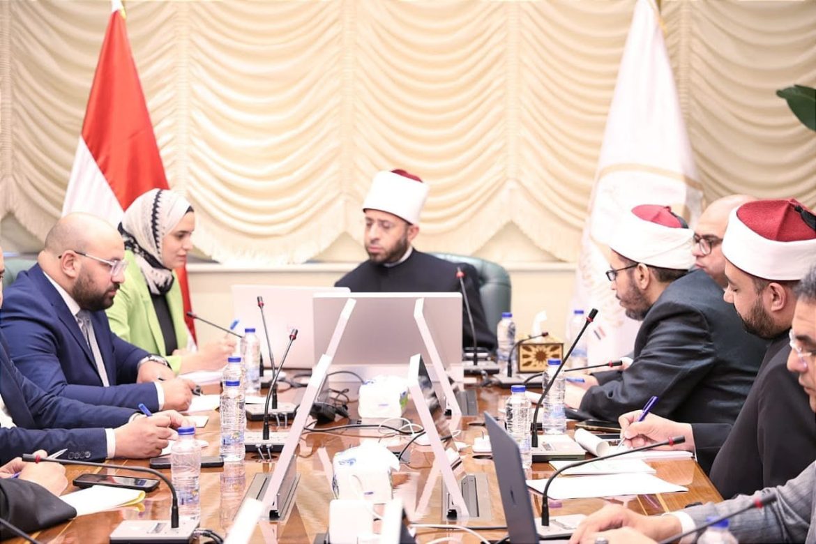 وزير الأوقاف يعقد اجتماعًا موسعًا لمتابعة الاستعدادات النهائية لإطلاق المنصة الرقمية للوزارة وزير الأوقاف يعقد اجتماعًا موسعًا لمتابعة الاستعدادات النهائية لإطلاق المنصة الرقمية للوزارة