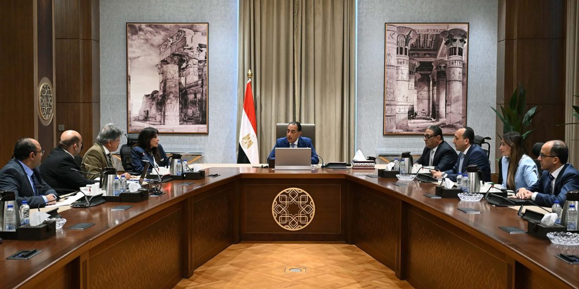 رئيس الوزراء يؤكد حرصه على التواصل المستمر مع أصحاب الرؤى والمقترحات من مؤسسات القطاع الخاص والخبراء رئيس الوزراء يؤكد حرصه على التواصل المستمر مع أصحاب الرؤى والمقترحات من مؤسسات القطاع الخاص والخبراء