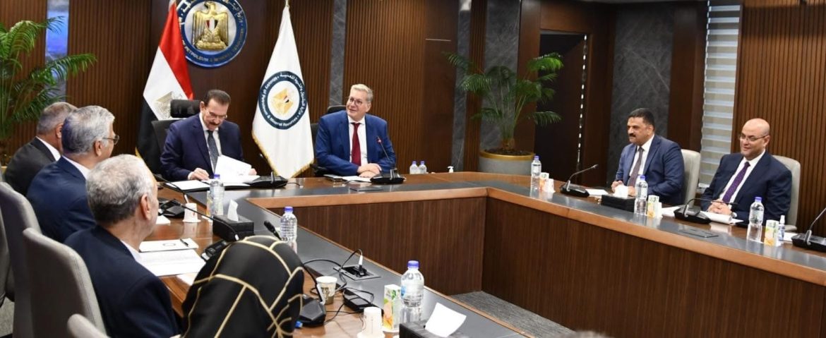 وزير البترول: مشروع إنتاج حامض الفوسفوريك يُعد ضمن المشروعات الحيوية في مجال تعظيم الاستفادة الاقتصادية من الخامات التعدينية وزير البترول: مشروع إنتاج حامض الفوسفوريك يُعد ضمن المشروعات الحيوية في مجال تعظيم الاستفادة الاقتصادية من الخامات التعدينية