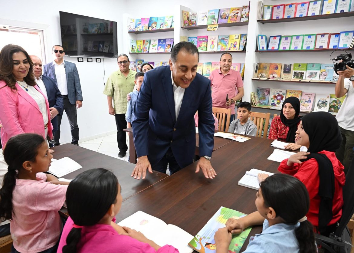 رئيس الوزراء يتفقد مشروع "كتابك" الثقافي بقرية زاوية صقر بمحافظة البحيرة