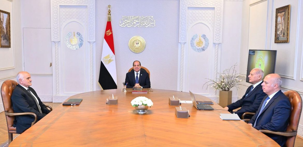 إجتمع الرئيس عبد الفتاح السيسي مع إدارة صندوق تكريم شهداء وضحايا ومفقودي ومصابي العمليات الحربية والإرهابية والأمنية وأسرهم إجتمع الرئيس عبد الفتاح السيسي مع إدارة صندوق تكريم شهداء وضحايا ومفقودي ومصابي العمليات الحربية والإرهابية والأمنية وأسرهم