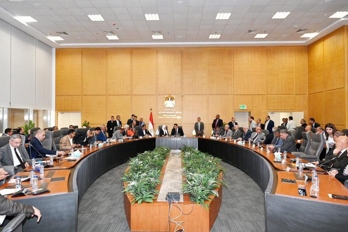 وزير الإسكان يؤكد أهمية التواصل والتكامل بين السلطتين التنفيذية والتشريعية لتحقيق مصلحة الوطن والمواطنين وزير الإسكان يؤكد أهمية التواصل والتكامل بين السلطتين التنفيذية والتشريعية لتحقيق مصلحة الوطن والمواطنين