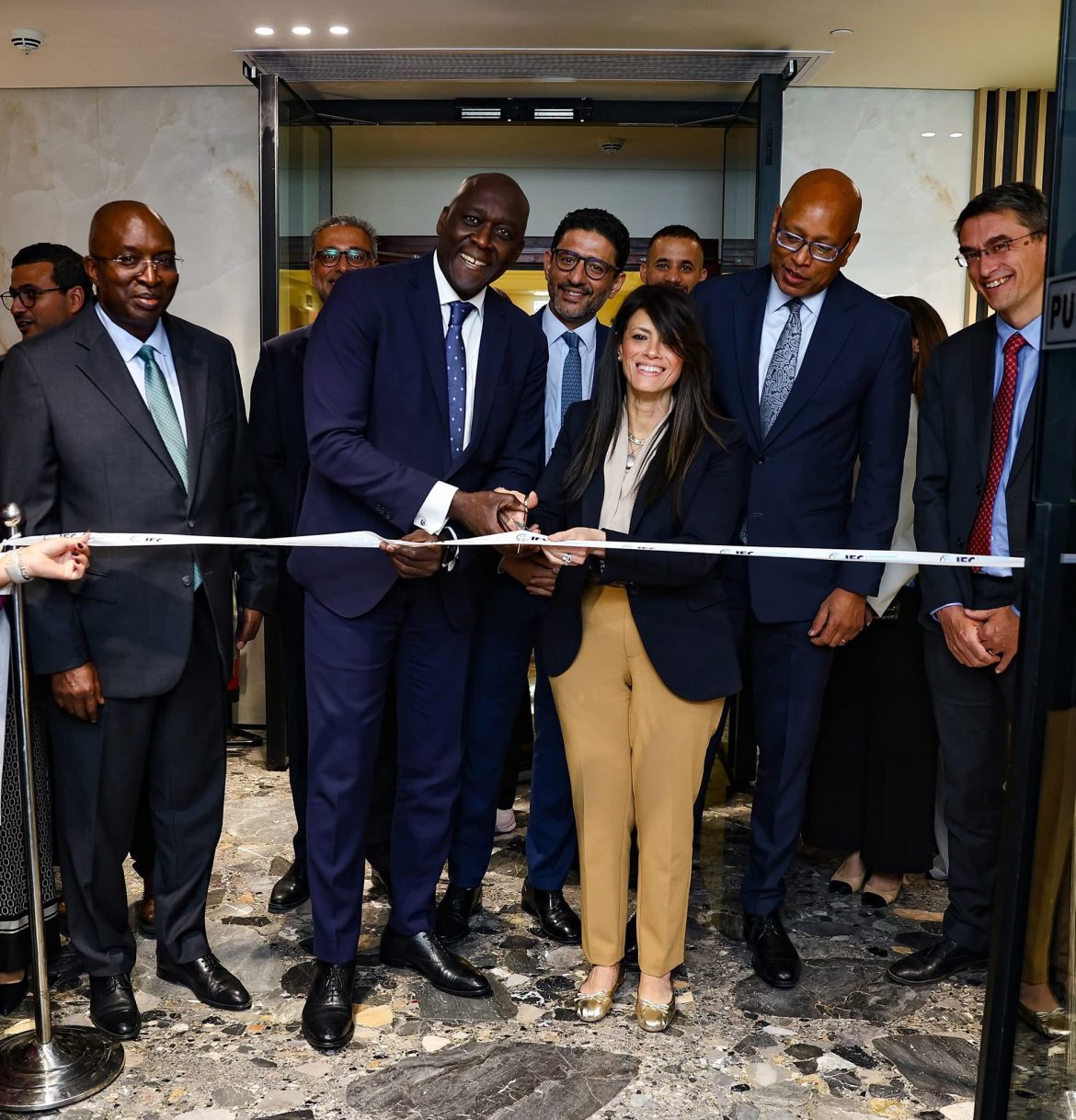 وزيرة التخطيط ومدير لمؤسسة التمويل الدولية يفتتحان مكتب المؤسسة بمصر