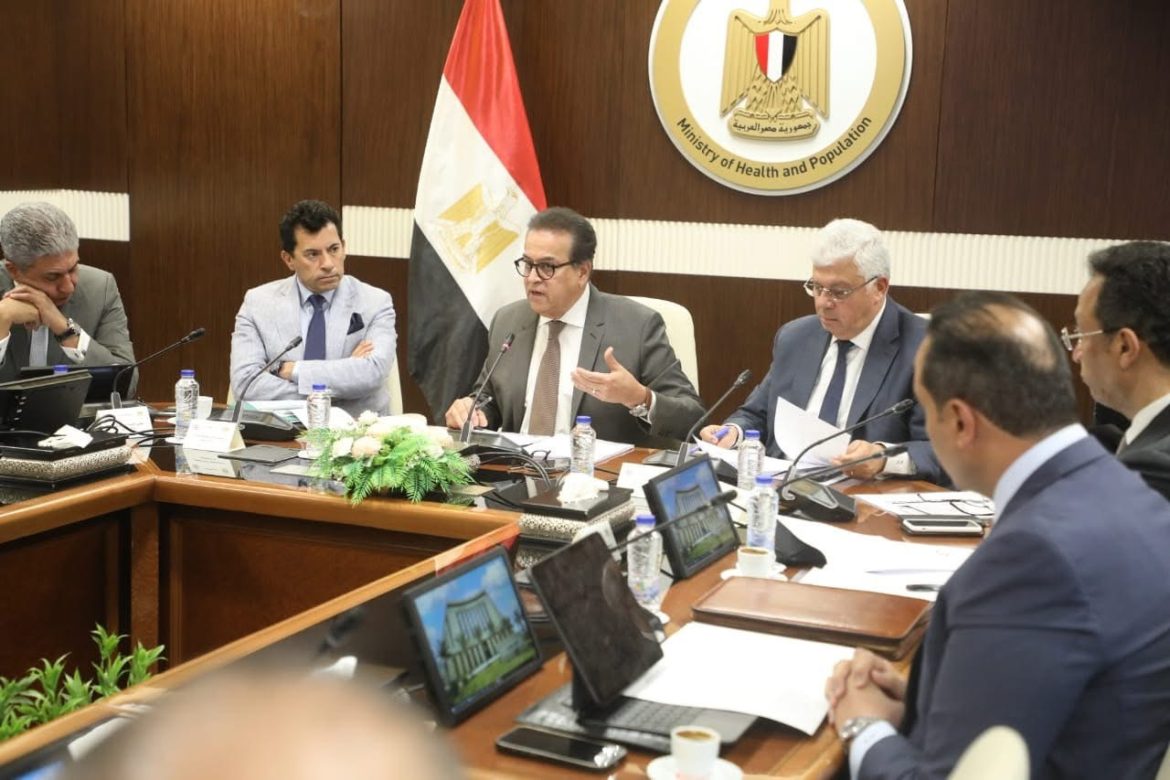 وزير الصحة: وضع ضوابط وآليات خاصة لتنظيم السياحة الصحية ورفع كفاءتها كونها تمثل صناعة اقتصادية تساهم في الدخل القومي المصري