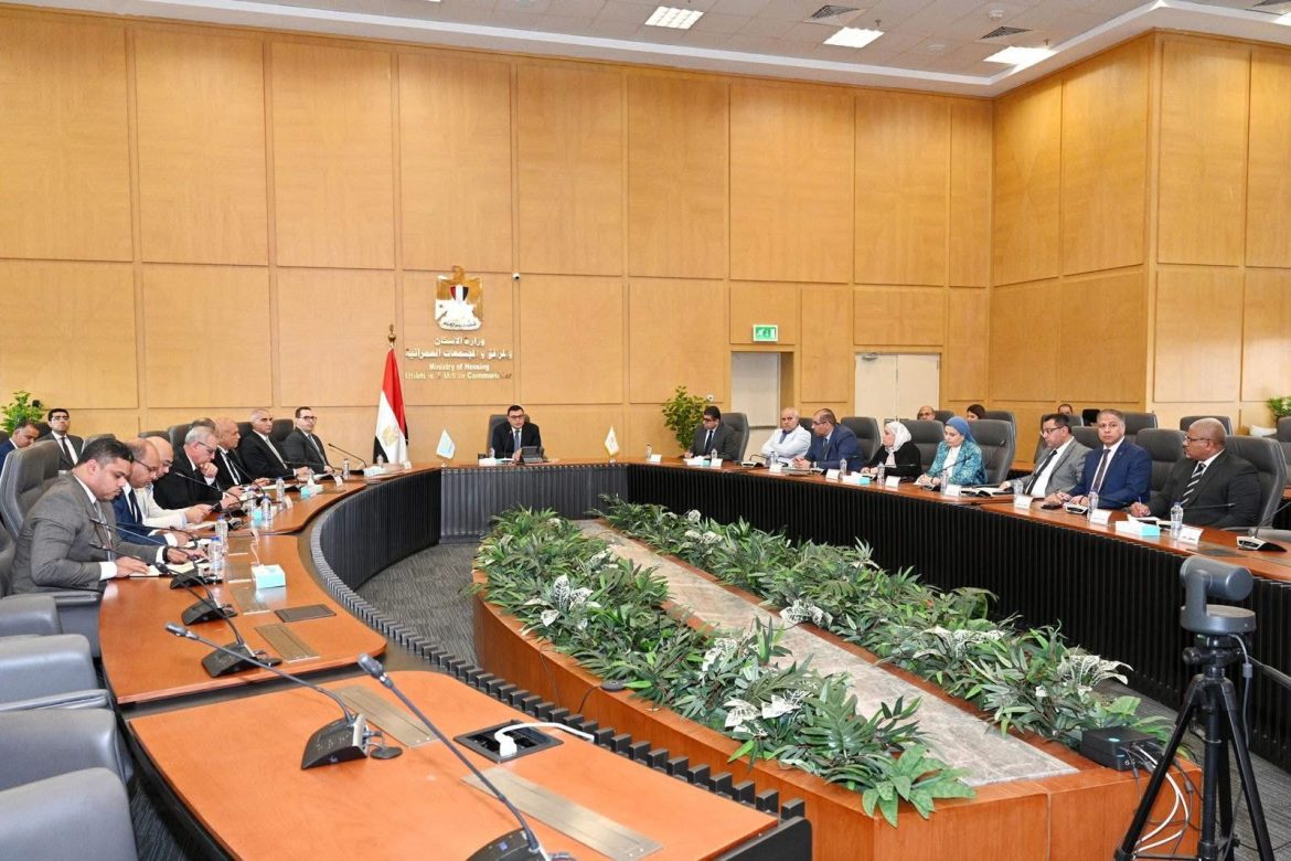 وزير الإسكان يوجه رؤساء المدن الجديدة بالعمل على إجراءات ترشيد استهلاك الطاقة والمياه وزير الإسكان يوجه رؤساء المدن الجديدة بالعمل على إجراءات ترشيد استهلاك الطاقة والمياه