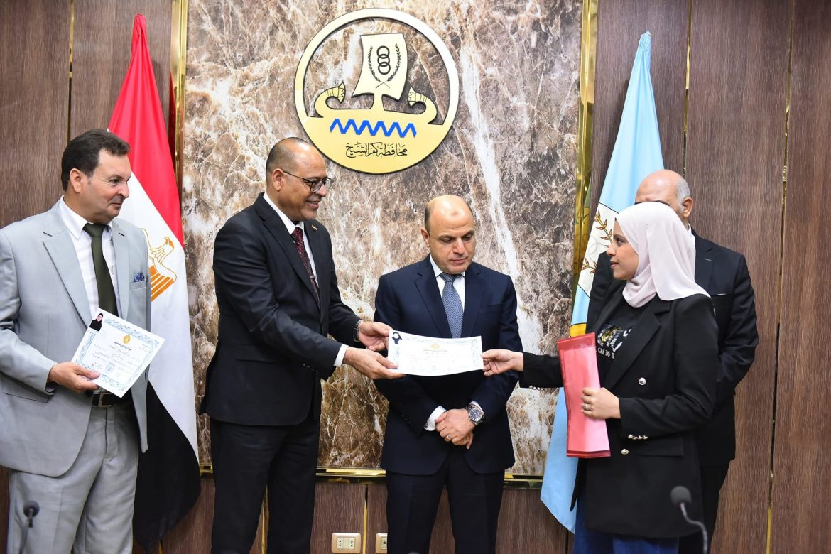وزير العمل: هدفنا الاستمرار في تطوير خدمات المديريات ومنظومة التدريب المهني وتوفير فرص عمل لائقة وزير العمل: هدفنا الاستمرار في تطوير خدمات المديريات ومنظومة التدريب المهني وتوفير فرص عمل لائقة