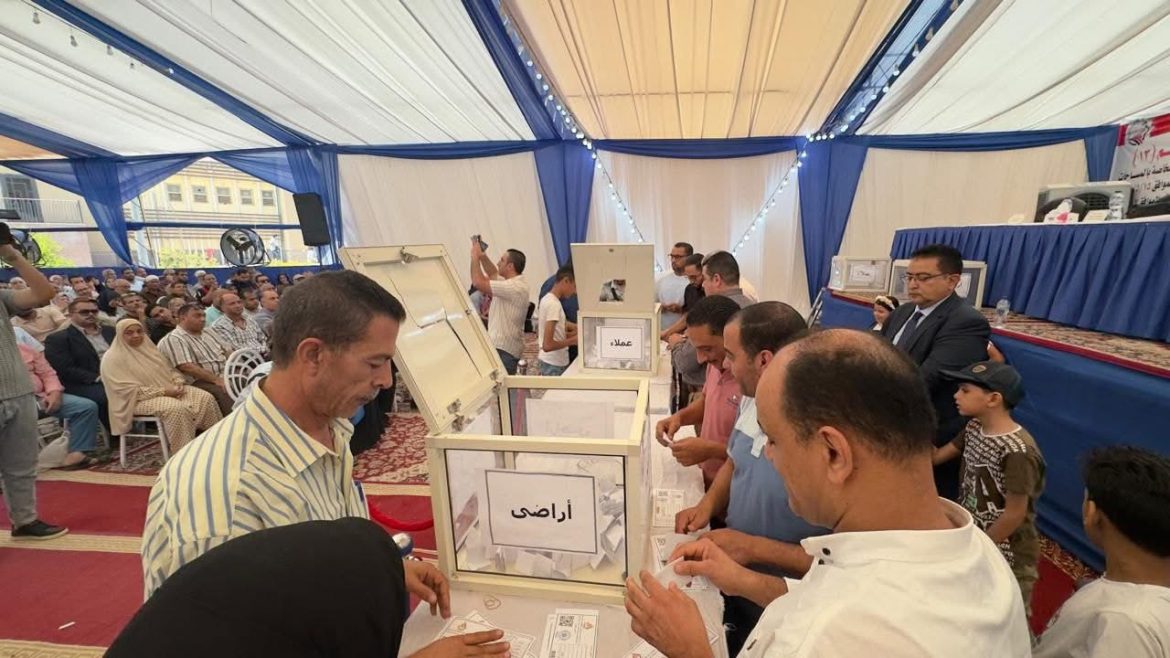 وزير الإسكان: تخصيص قطع أراضٍ للمواطنين الذين تم توفيق أوضاعهم بقرعتين بمدينة العبور الجديدة وزير الإسكان: تخصيص قطع أراضٍ للمواطنين الذين تم توفيق أوضاعهم بقرعتين بمدينة العبور الجديدة