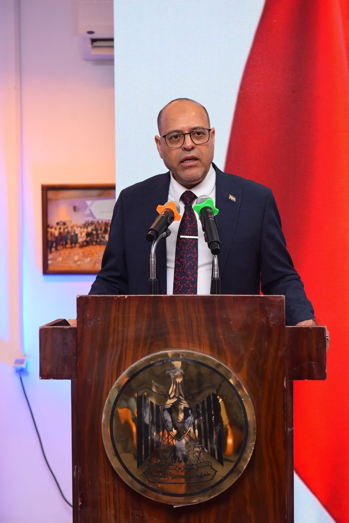 وزير العمل يُسلم 50 عقد عمل لذوي همم من أبناء القاهرة