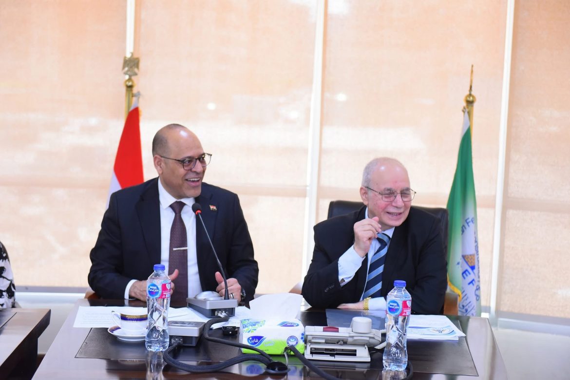 وزير العمل يلتقي قيادات الاتحاد المصري لمقاولي التشييد والبناء لتفعيل التعاون في الملفات المُشتركة وزير العمل يلتقي قيادات الاتحاد المصري لمقاولي التشييد والبناء لتفعيل التعاون في الملفات المُشتركة
