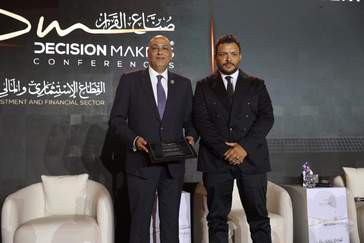 الرئيس التنفيذي لجهاز تنمية المشروعات يعرض حوافز الدولة التمويلية والضريبية للنهوض بقطاع المشروعات المتوسطة والصغيرة