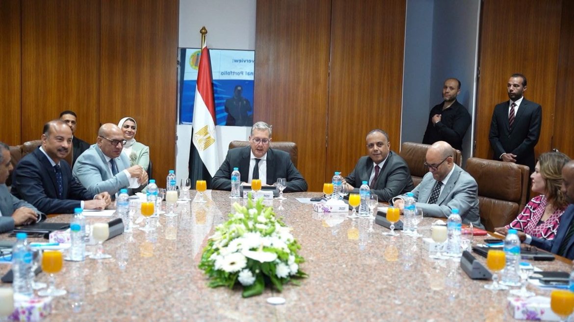 وزير البترول يبحث مع قيادات وكوادر "جابكو" جهود وتحديات زيادة الإنتاج من خليج السويس