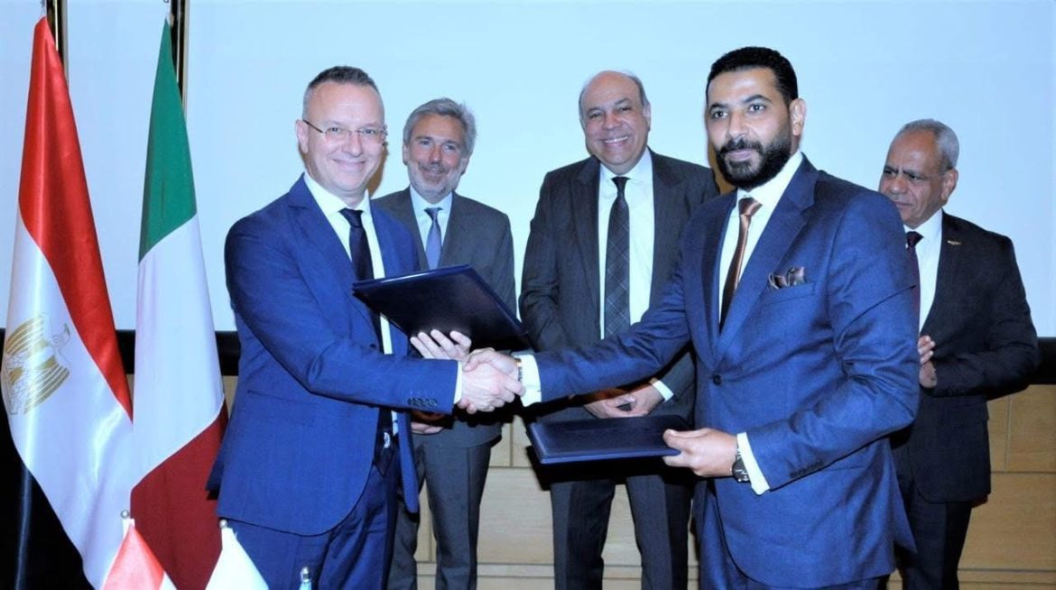 وزير الطيران المدني: اتفاقية التعاون تساهم في بناء منظومة تدريب متكاملة تؤهل الكوادر البشرية وفقًا لأعلى المعايير الدولية المعتمدة في مجال الطيران المدني وزير الطيران المدني: اتفاقية التعاون تساهم في بناء منظومة تدريب متكاملة تؤهل الكوادر البشرية وفقًا لأعلى المعايير الدولية المعتمدة في مجال الطيران المدني