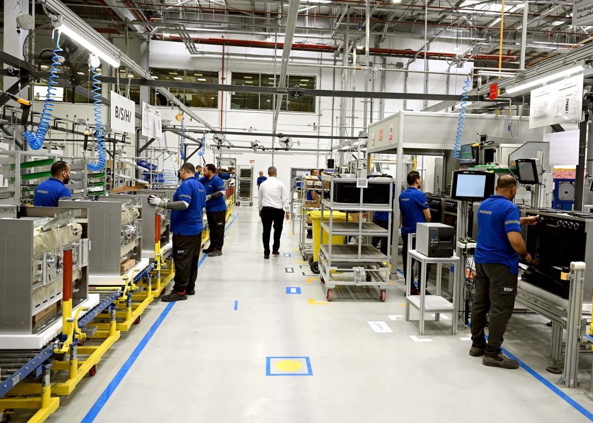 رئيس الوزراء يفتتح مصنعًا للأجهزة المنزلية ومستودعًا ضخمًا لإحدى شركات التجارة الإلكترونية الرائدة في أفريقيا