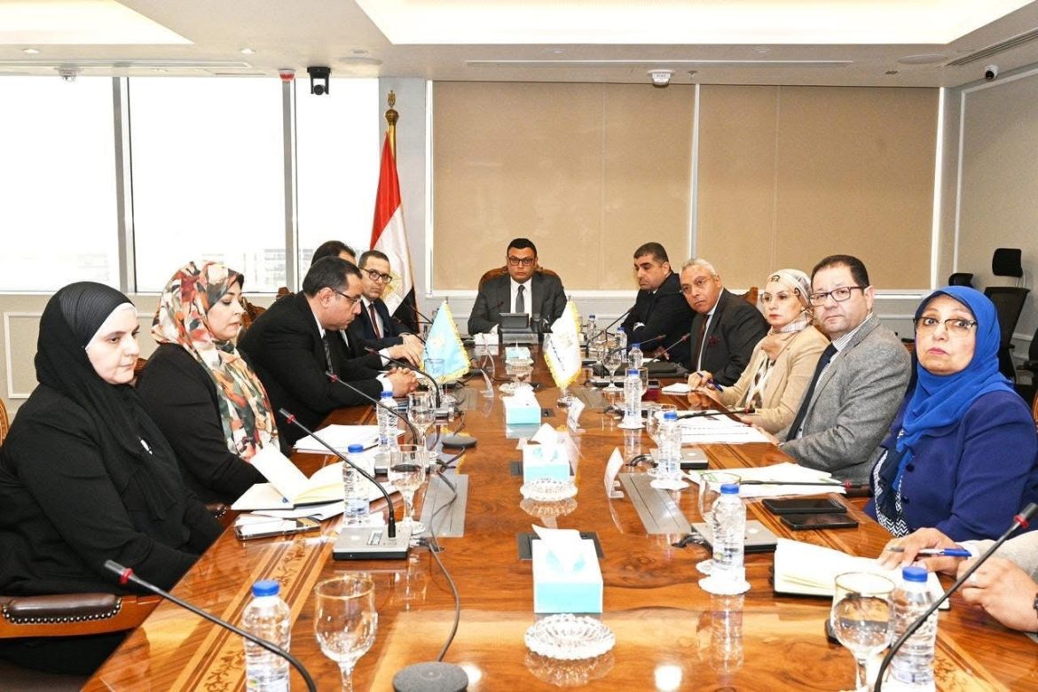 وزير الإسكان يتابع موقف الاستراتيجية الوطنية للعمران والبناء الأخضر والمستدام وزير الإسكان يتابع موقف الاستراتيجية الوطنية للعمران والبناء الأخضر والمستدام