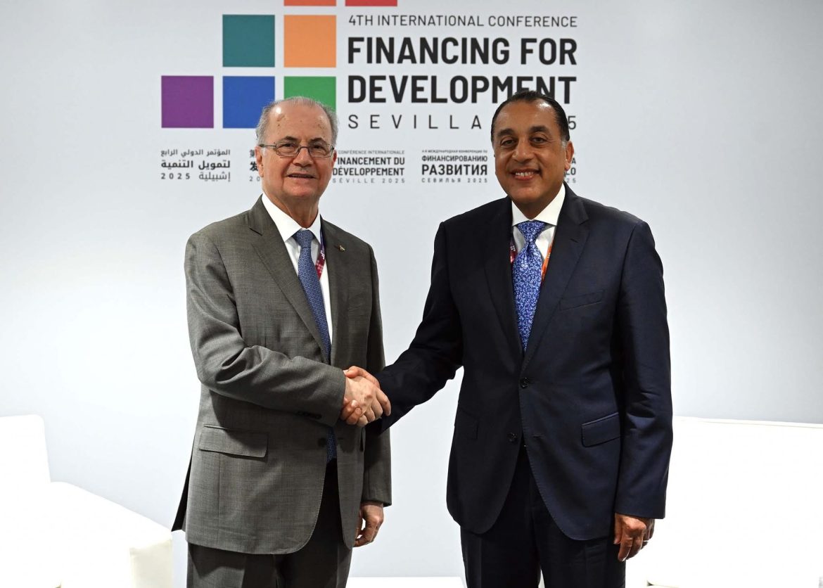 رئيس مجلس الوزراء يلتقي رئيس الوزراء الفلسطيني