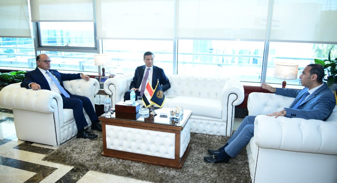 وزير الزراعة ورئيس «الرقابة المالية» يبحثان آليات تسريع تنفيذ خطط عمل صندوق التكافل الزراعي