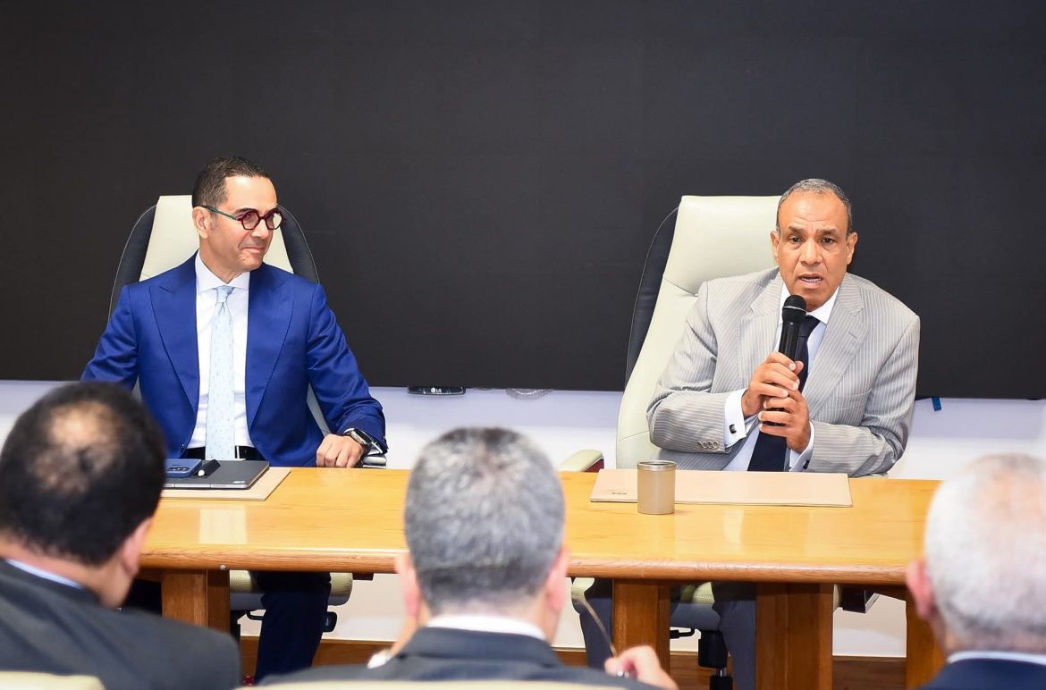 وزير الخارجية: يشيد بدور السفارات في الترويج للفرص الاستثمارية بمصر