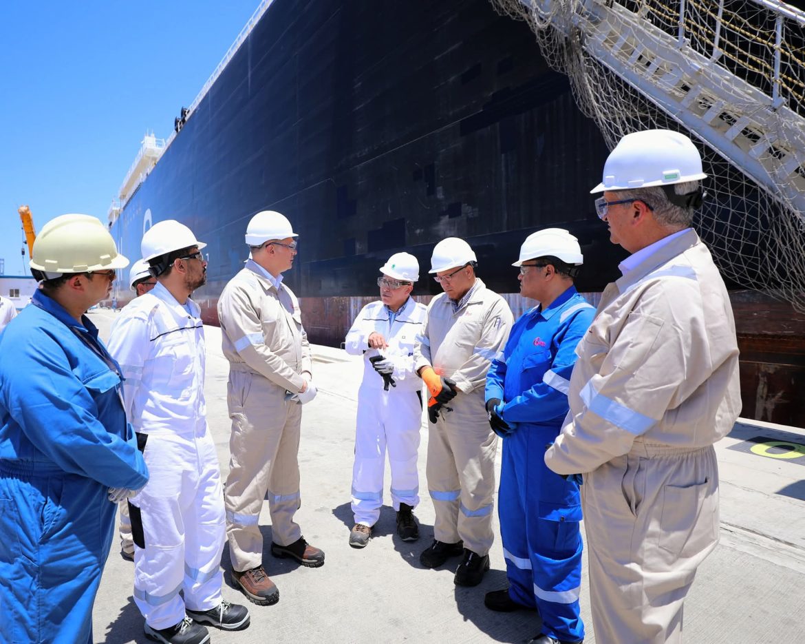 وزير البترول يقوم بزيارة ميدانية لميناء الدخيلة بالإسكندرية لتفقد وحدة التغييز العائمة إنيرجيوس باور