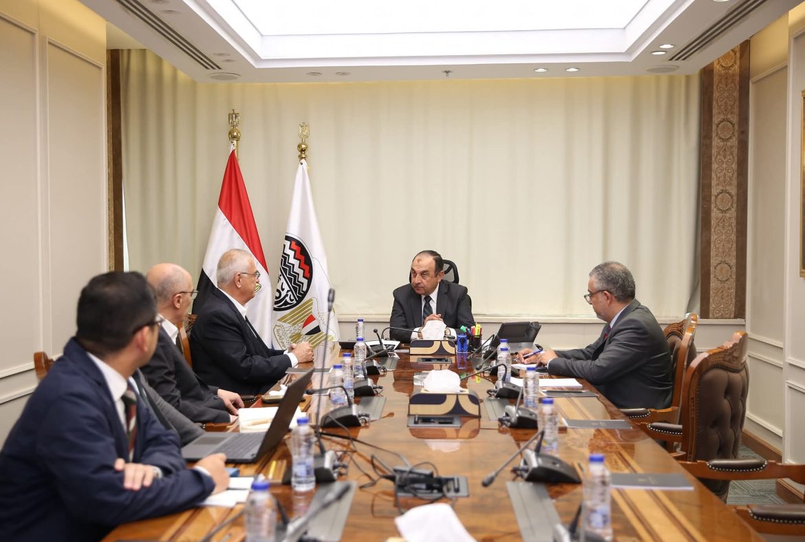 وزير قطاع الأعمال العام يلتقي وفدًا من شركة "GS E&C" الكورية لبحث فرص التعاون