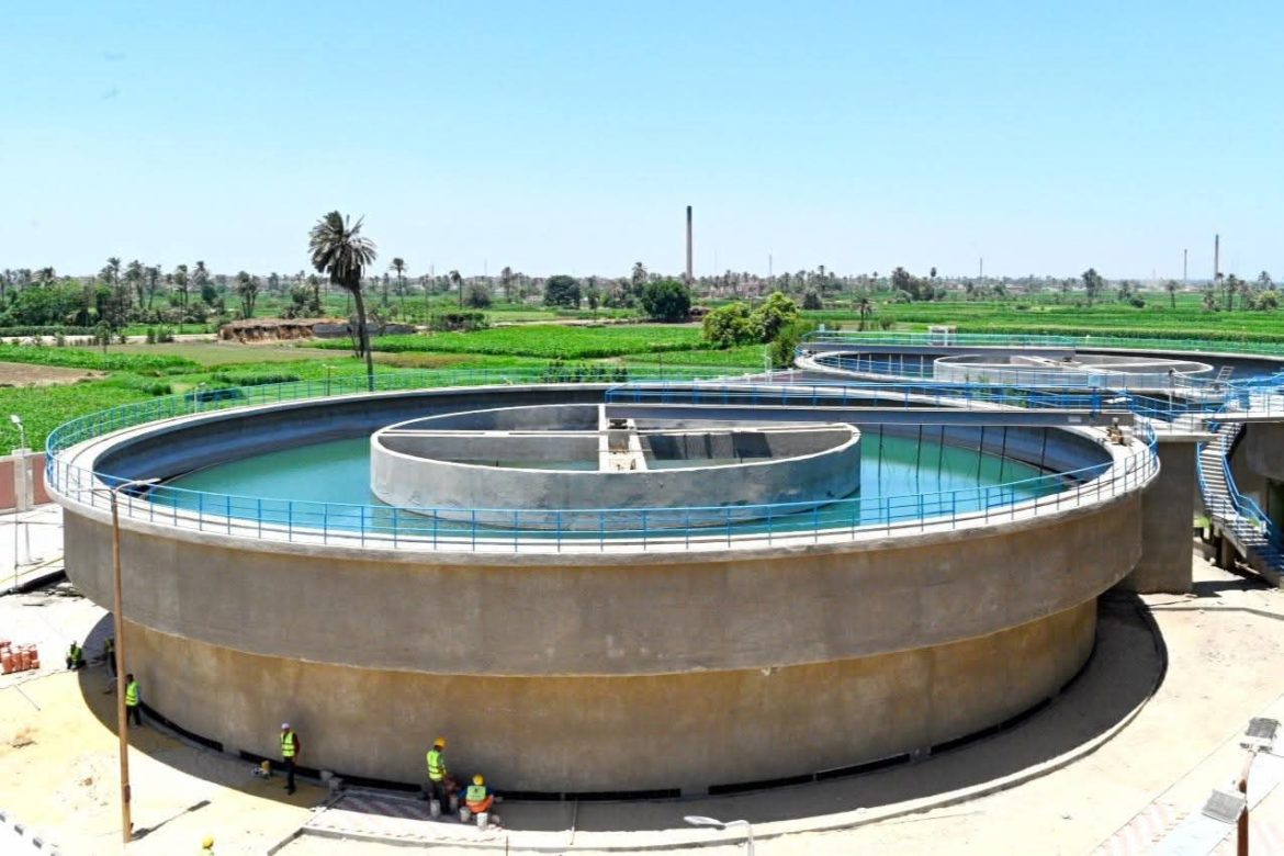 وزير الإسكان ومحافظ بني سويف يتفقدان مشروع محطة مياه شرب أشمنت ضمن مبادرة حياة كريمة