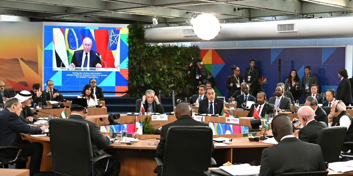 رئيس الوزراء لقمة مجموعة بريكس: علينا تعزيز تعاوننا والعمل معًا للتغلب على التحديات الراهنة 