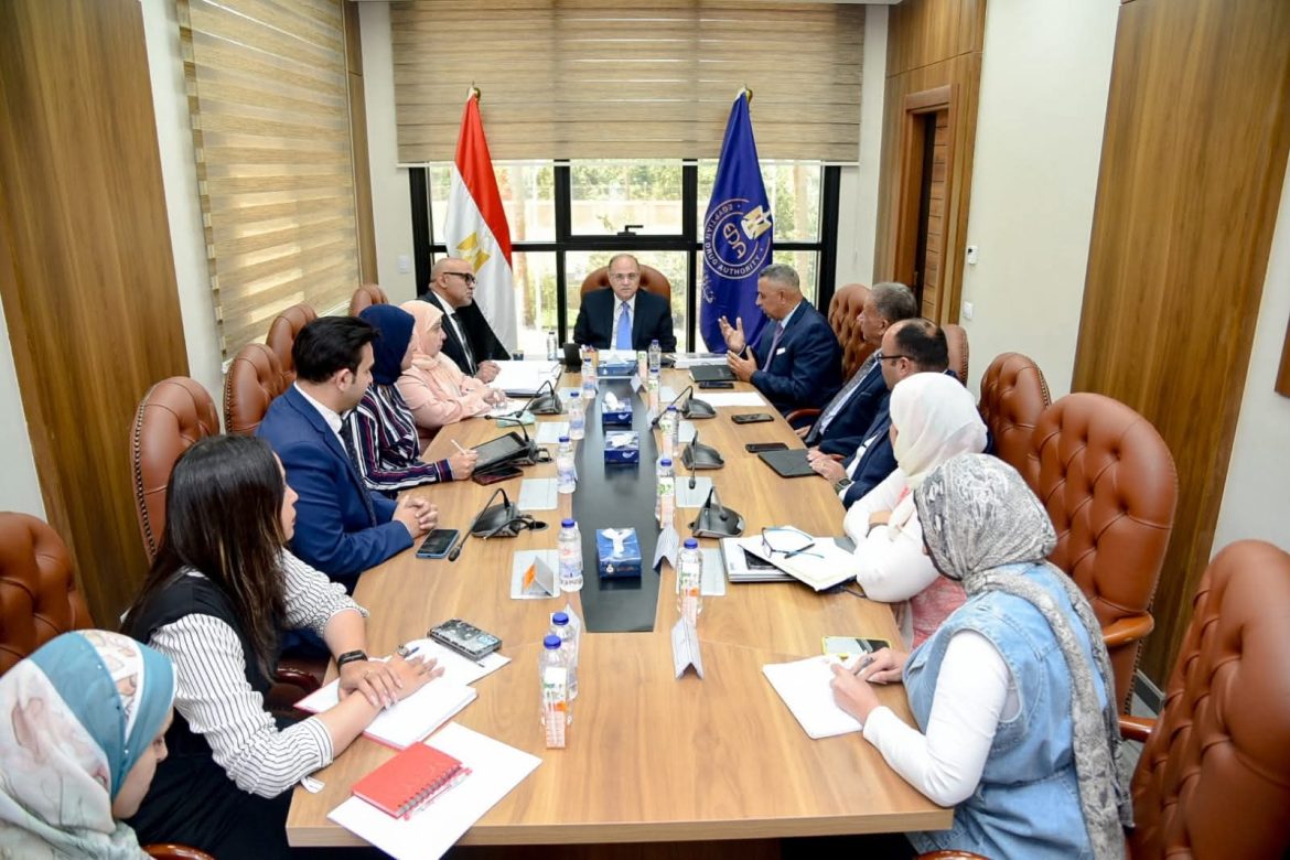 رئيس هيئة الدواء المصرية يبحث مع ممثلي شركة الأندلس سبل دعم التصنيع المحلي المستحضرات الدوائية