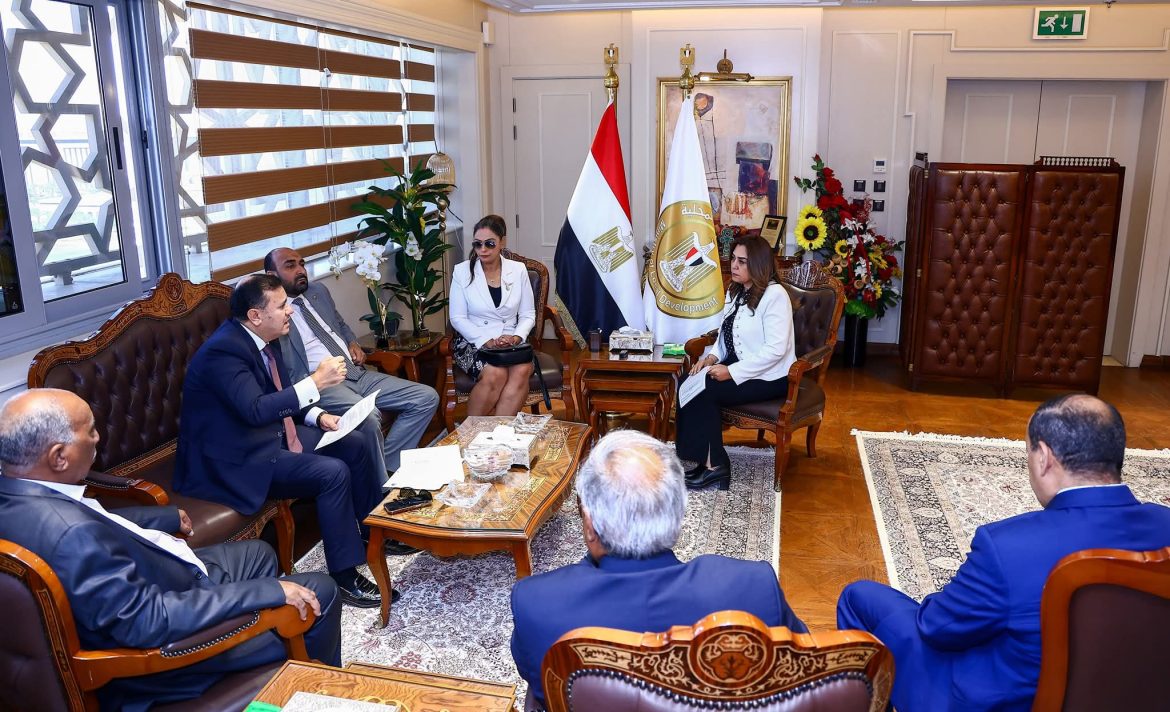 وزيرة التنمية المحلية توصي بفحص الطلبات التي تم استعراضها من السادة النواب بما يخدم مصلحة المواطنين