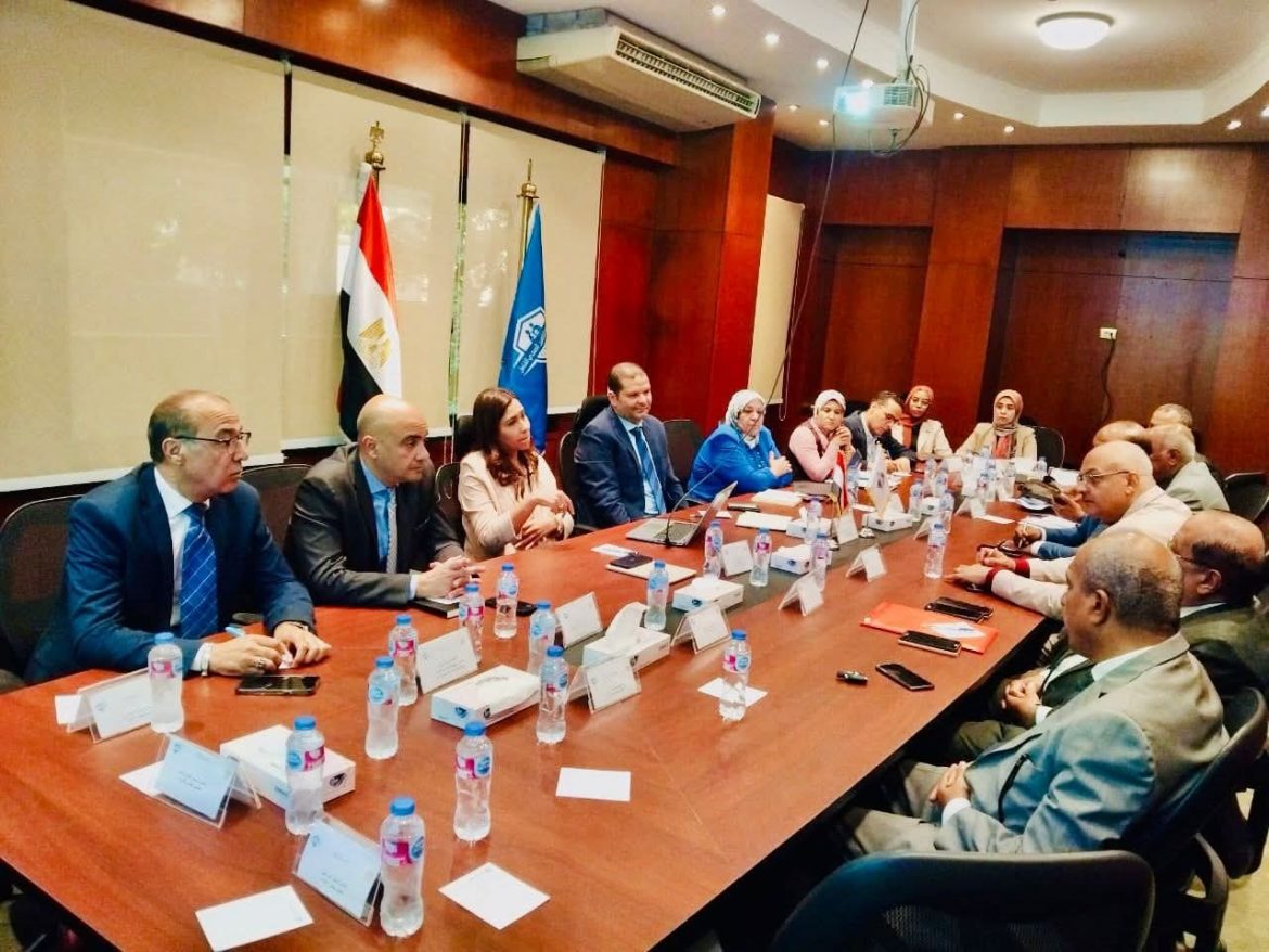 التأمين الصحي: سيارات متنقلة في الأماكن لتوعية المواطنين بالتسجيل في منظومة التأمين الصحي الشامل التأمين الصحي: سيارات متنقلة في الأماكن لتوعية المواطنين بالتسجيل في منظومة التأمين الصحي الشامل