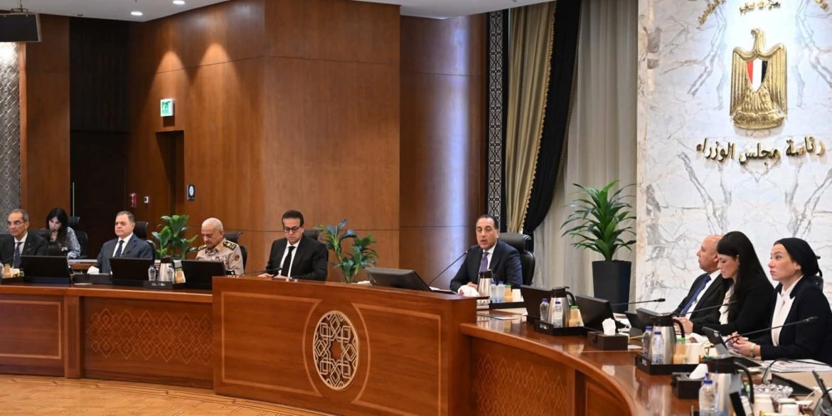 وزير الاستثمار: يبحث حول تطوير أداء المشروعات العاملة بنظام المناطق الحرة ومساهمتها في الاقتصاد الوطني