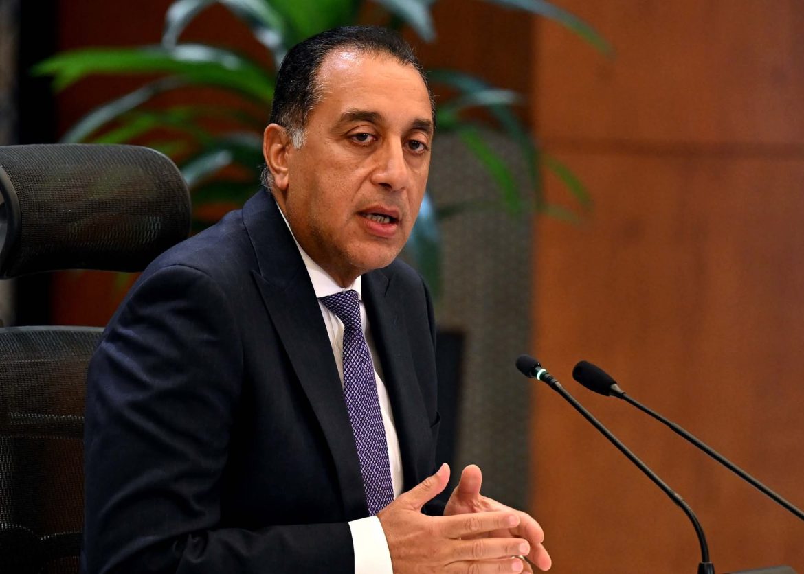 رئيس الوزراء: لسنا ضد التنمية الدولة ولكن بما لا يجور حق مصر في نهر النيل رئيس الوزراء: لسنا ضد التنمية الدولة ولكن بما لا يجور حق مصر في نهر النيل