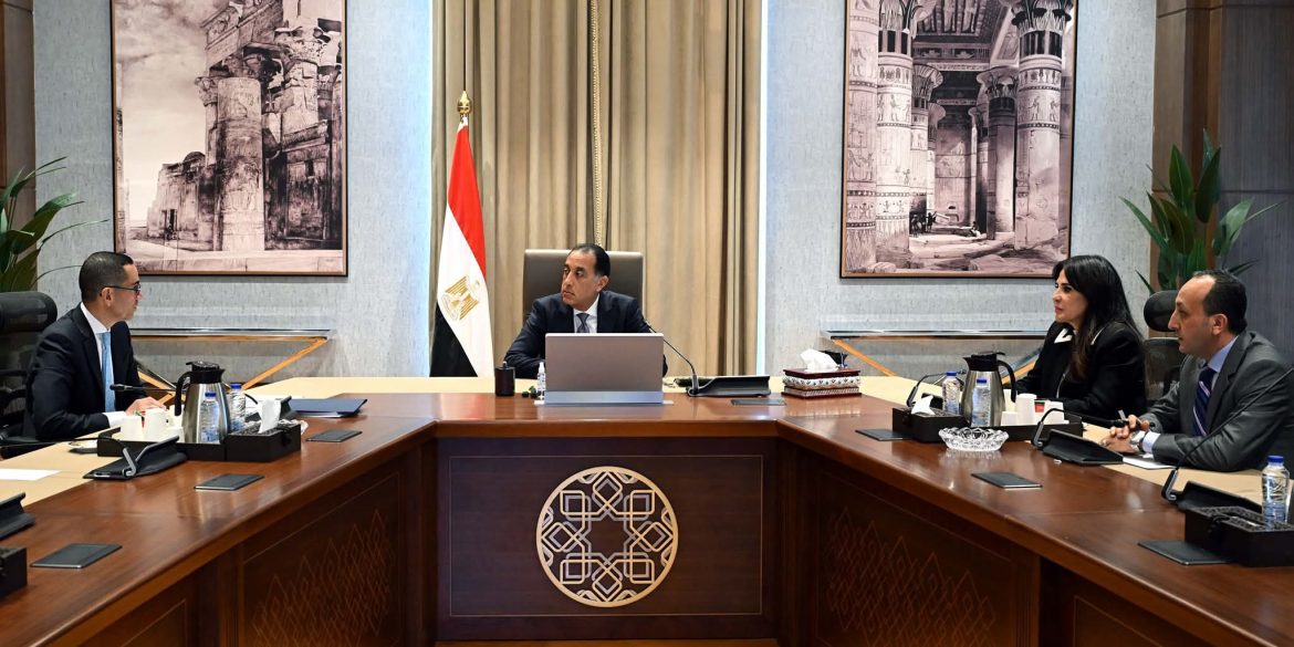 رئيس الوزراء يتابع مع وزير الاستثمار عددا من ملفات العمل