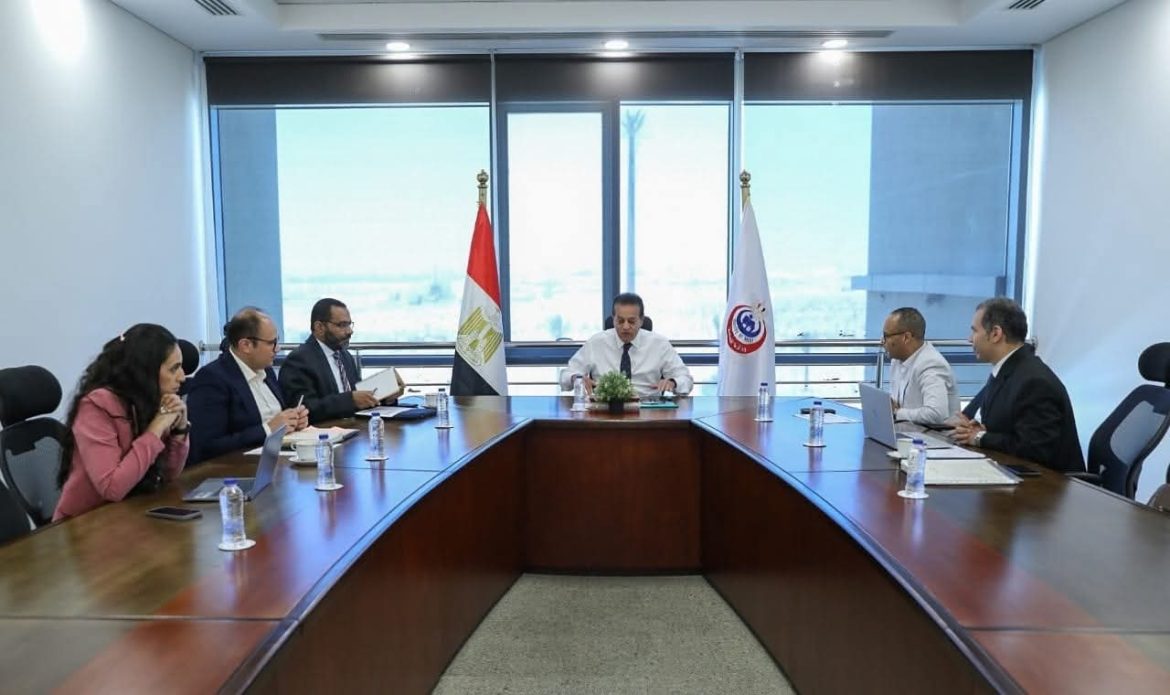 وزير الصحة والسكان يبحث التوسع في الخدمات الطبية لمبادرة رئيس الجمهورية لدعم صحة المرأة وزير الصحة والسكان يبحث التوسع في الخدمات الطبية لمبادرة رئيس الجمهورية لدعم صحة المرأة