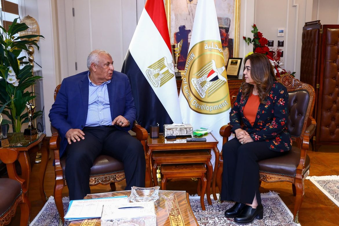 وزيرة التنمية المحلية تتابع مع محافظ الوادي الجديد الخطة التنفيذية لإنشاء مركز الحرير بمدينة الخارجة