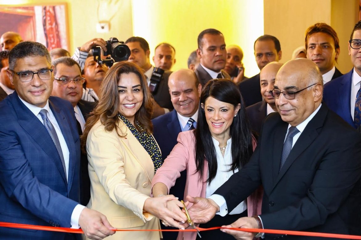 وزراء العدل والتخطيط والتنمية المحلية يفتتحون فرع توثيق محكمة جنوب الجيزة الابتدائية