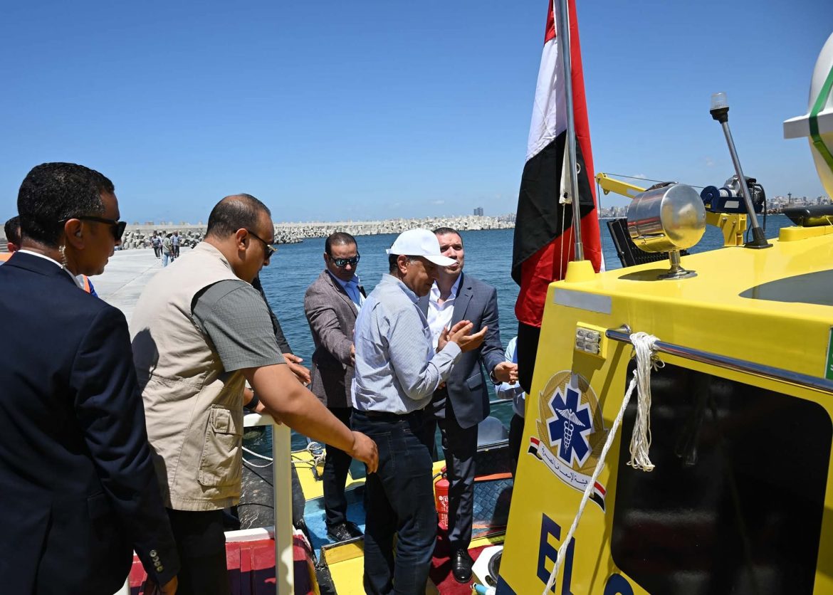 رئيس الوزراء يشهد دخول أول لنش إسعاف بحري الخدمة بالأسكندرية 