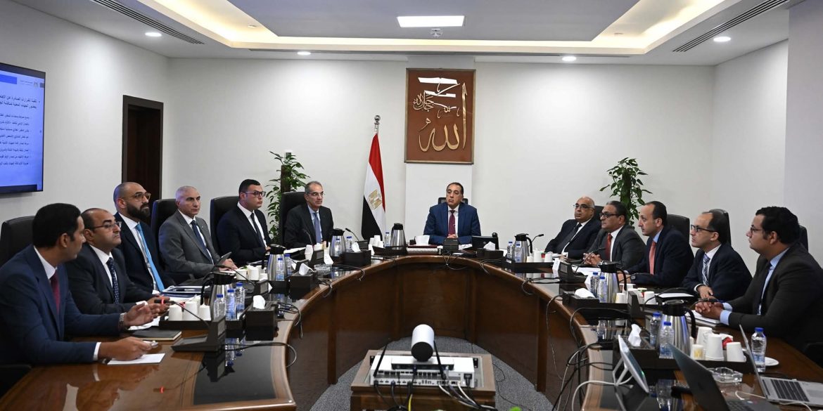 رئيس الوزراء يتابع الموقف الحالي لإنشاء وإطلاق المنصة الإلكترونية لتصدير العقار رئيس الوزراء يتابع الموقف الحالي لإنشاء وإطلاق المنصة الإلكترونية لتصدير العقار