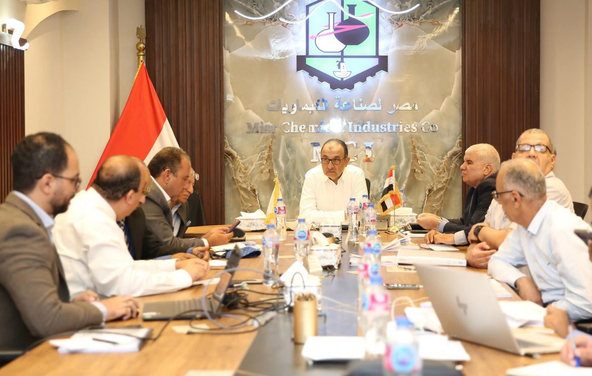 وزير قطاع الأعمال: ننفذ خطة عاجلة لتشغيل الدلتا للأسمدة وزيادة الإنتاج بمصانع النصر للأسمدة