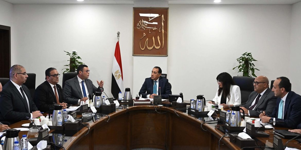 FB_IMG_1752683436752 رئيس الوزراء يتابع موقف تسليم الوحدات السكنية للموظفين المنتقلين للعمل بالعاصمة الإدارية الجديدة