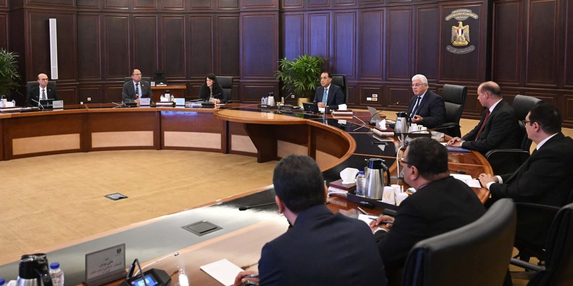 رئيس الوزراء يتابع منظومة الجامعات الأهلية بمقر الحكومة بمدينة العلمين الجديدة رئيس الوزراء يتابع منظومة الجامعات الأهلية بمقر الحكومة بمدينة العلمين الجديدة
