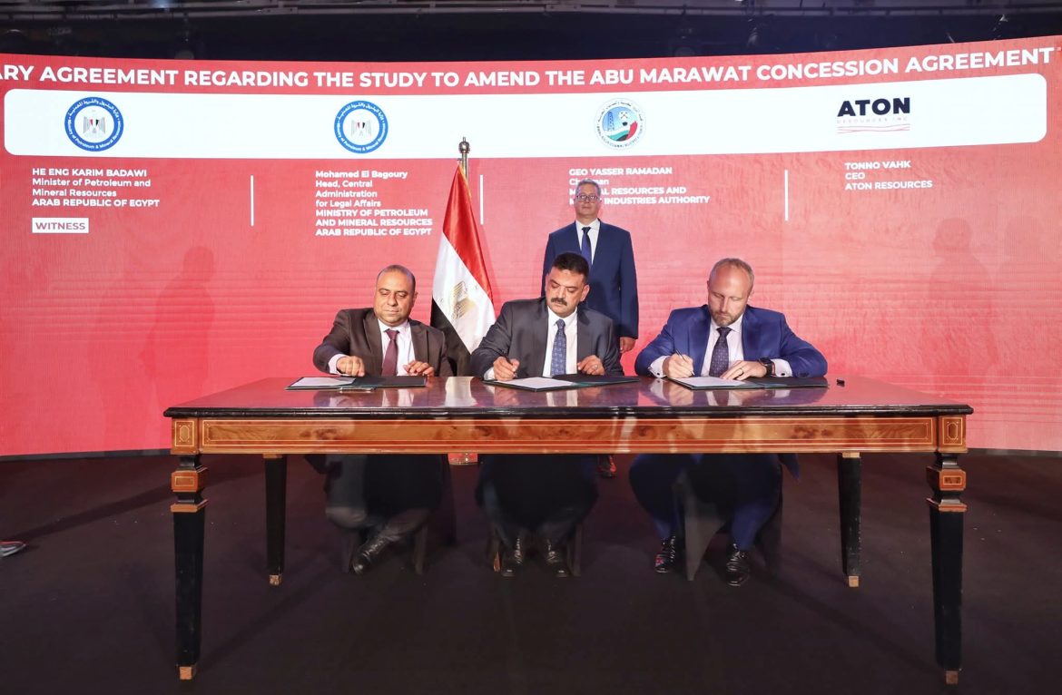 وزير البترول يشهد التوقيع على الاتفاق المبدئي الخاص بدراسة تعديل إتفاقية التزام أبو مروات