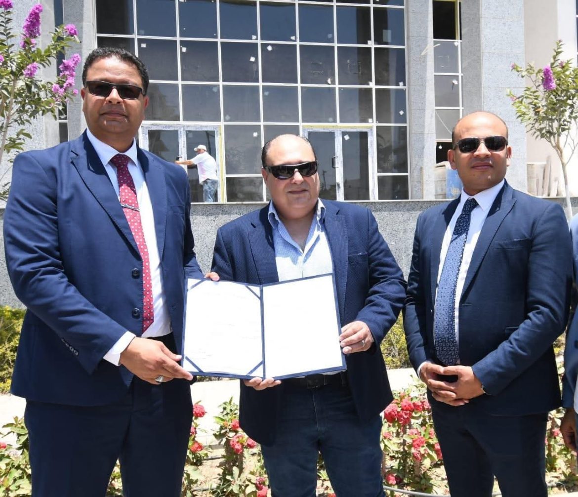 الإسكان تسلم الثقافة أول موقع لمشروع المقهى الثقافي بمدينة العلمين الجديدة الإسكان تسلم الثقافة أول موقع لمشروع المقهى الثقافي بمدينة العلمين الجديدة