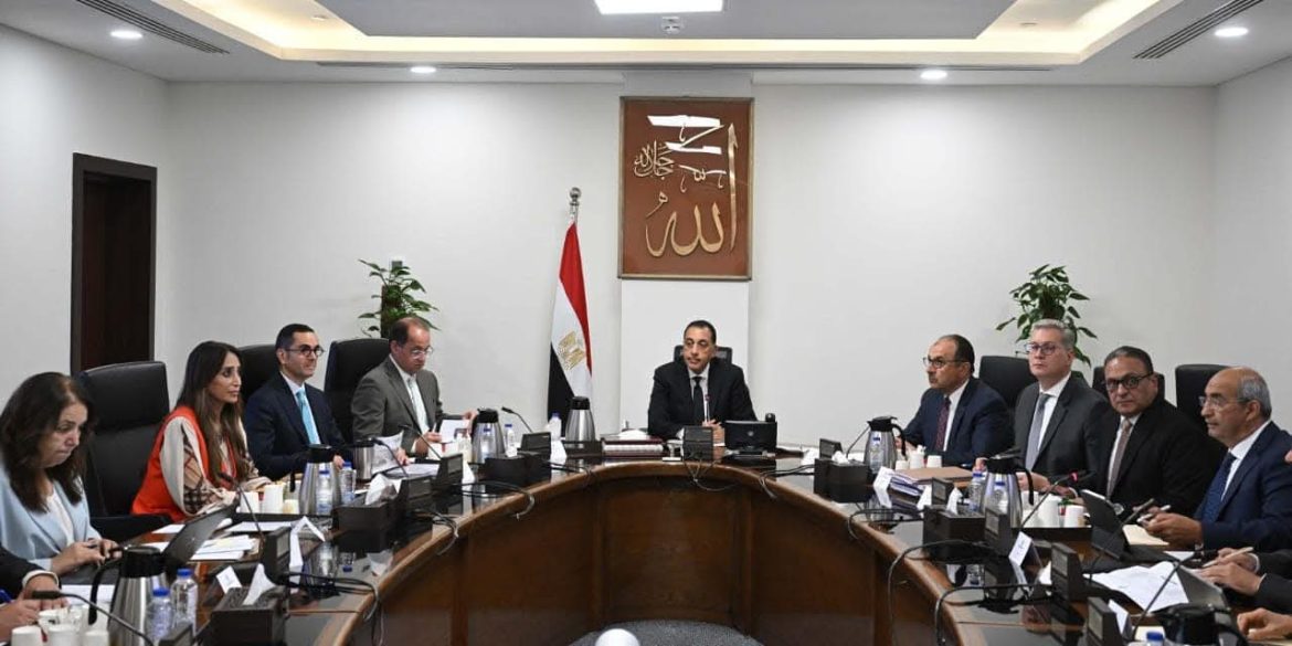 رئيس الوزراء يُتابع موقف تنفيذ برنامج الطروحات الحكومية رئيس الوزراء يُتابع موقف تنفيذ برنامج الطروحات الحكومية