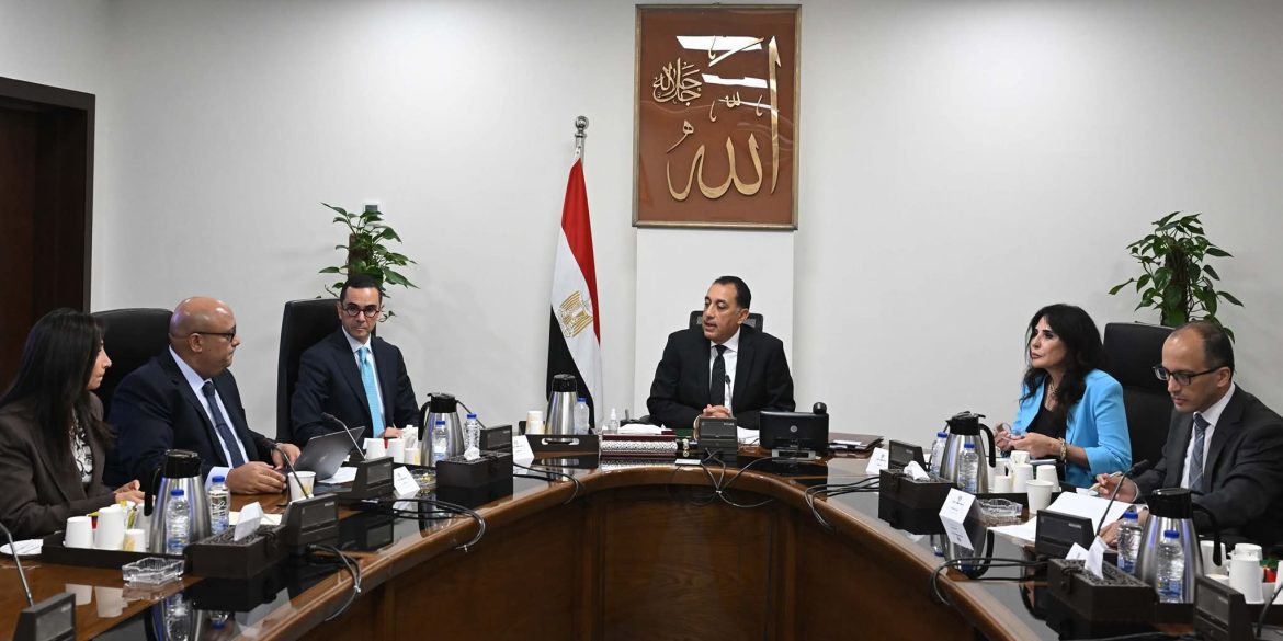 رئيس الوزراء يتابع جهود دعم الاستثمار في الذهب