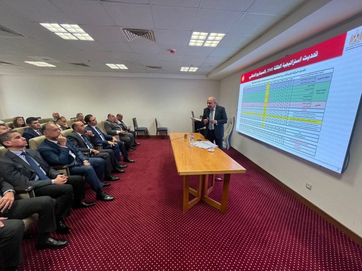 وزير الكهرباء: نعمل على توطين صناعة المهمات الكهربائية وبطاريات تخزين الطاقة 